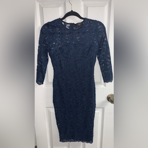 DONATED Lace Bodycon dress - Picture 2 of 5